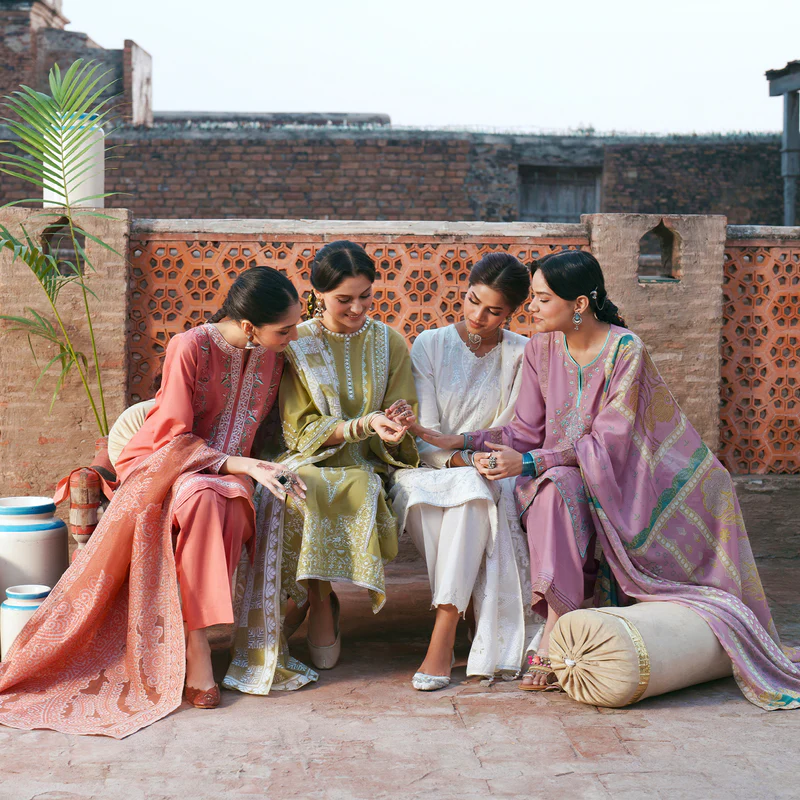 Nishat UAE Dresses for a Stylish Winter Look