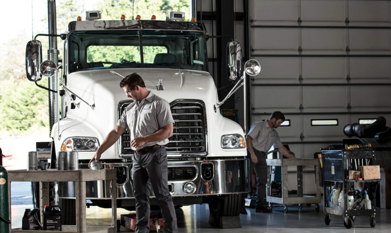 Commercial Truck Repair: What Every Fleet Owner and Contractor Needs to Know