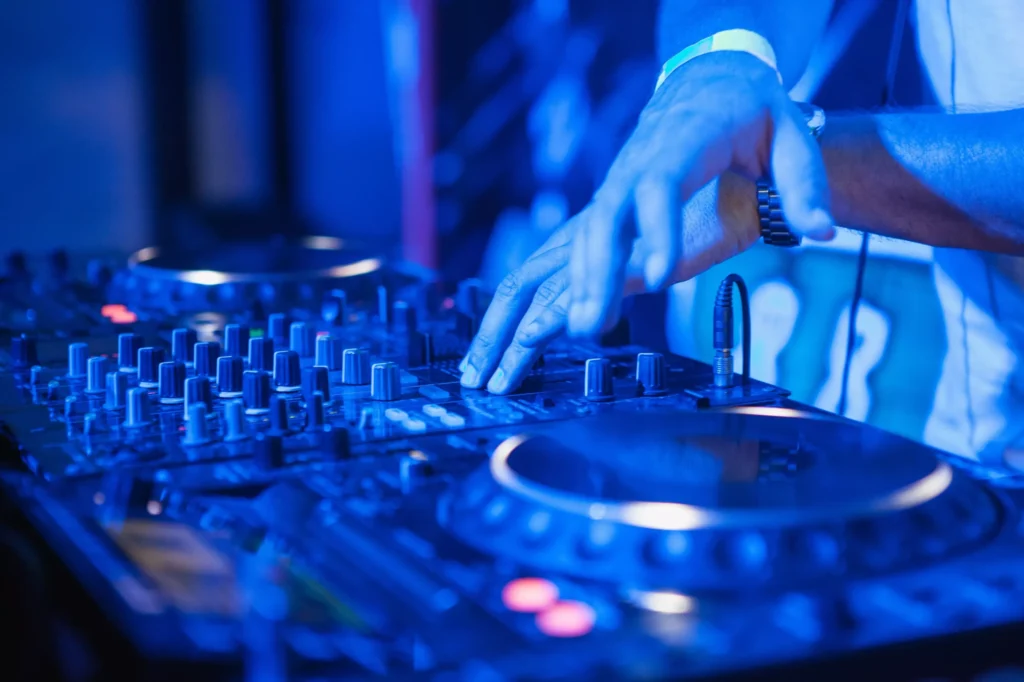 What Skills Make A Dj Perfect For Modern Party Events?